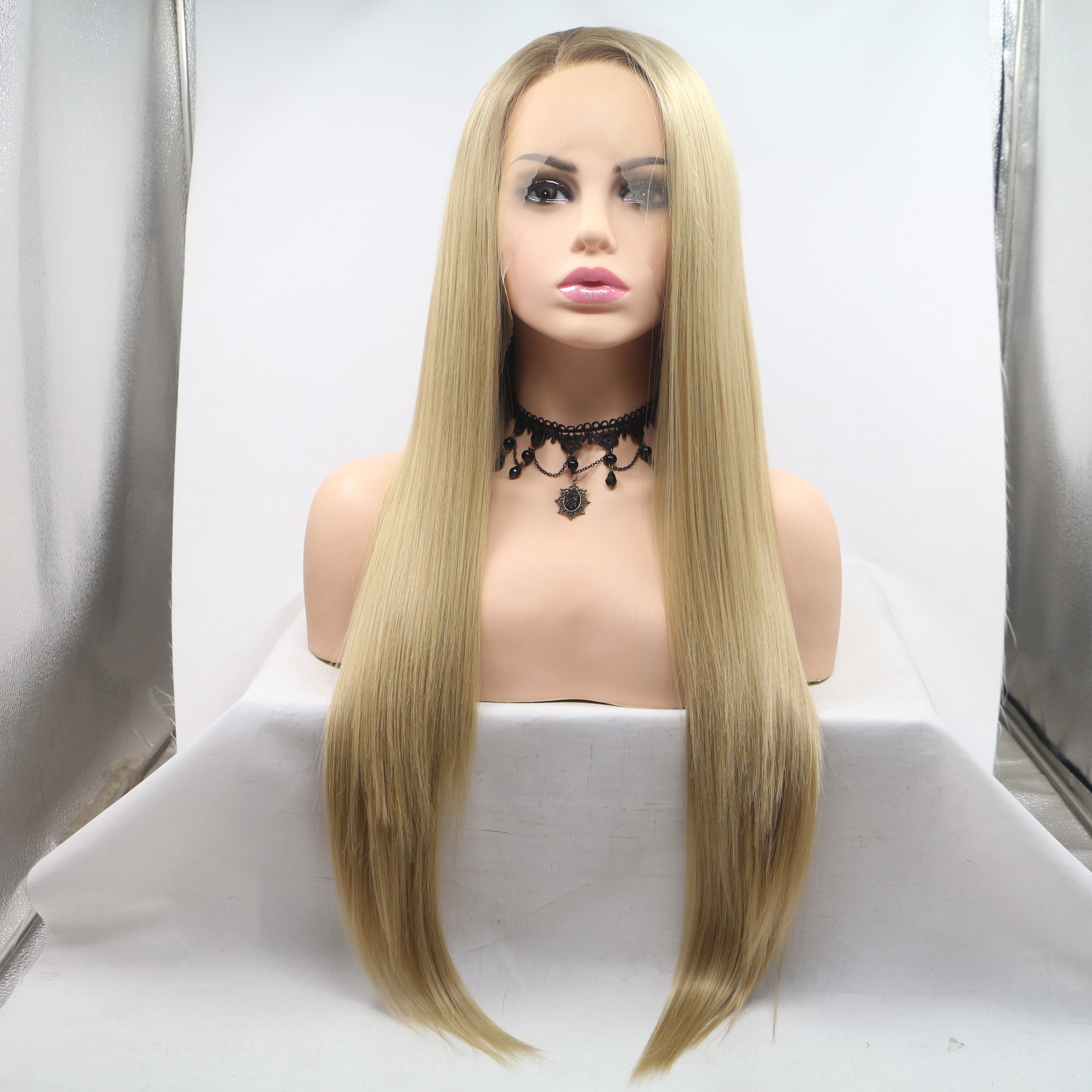 Comercio exterior Europa y América moda fibra química pelucas de cabello rubio claro cabello largo recto personalidad de seda de alta temperatura cubierta de cabeza mayorista