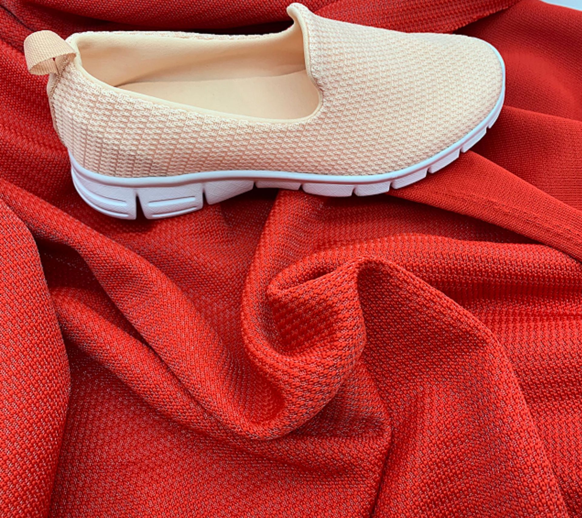 3D飞织布鞋面料运动鞋休闲鞋针织布涤纶提花批发透气轻便