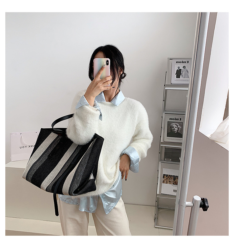 New Trendy Canvas Women's Large-capacity One-shoulder Tote Handbag display picture 10