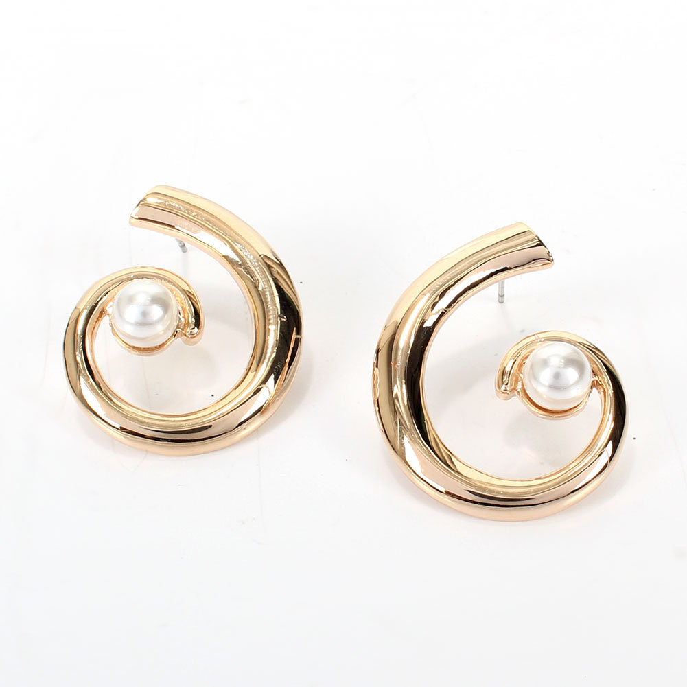 Korean Simple Earrings Exaggerated Imitation Pearl Geometric Semicircle Earrings For Women display picture 5