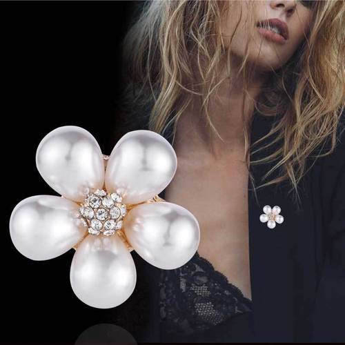 Korean style simple small fragrant style diamond petal brooch, alloy pearl brooch horse pin, women's clothing collar pin cufflinks