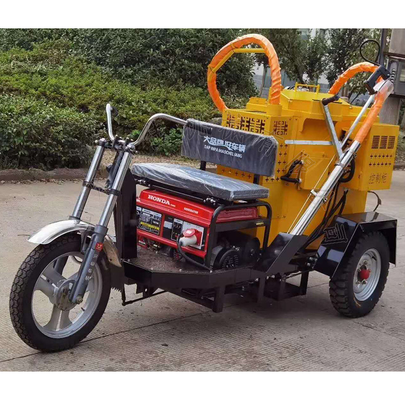 100L沥青道路修补补缝机 三轮座驾式沥青路面灌缝机 座驾式灌缝机