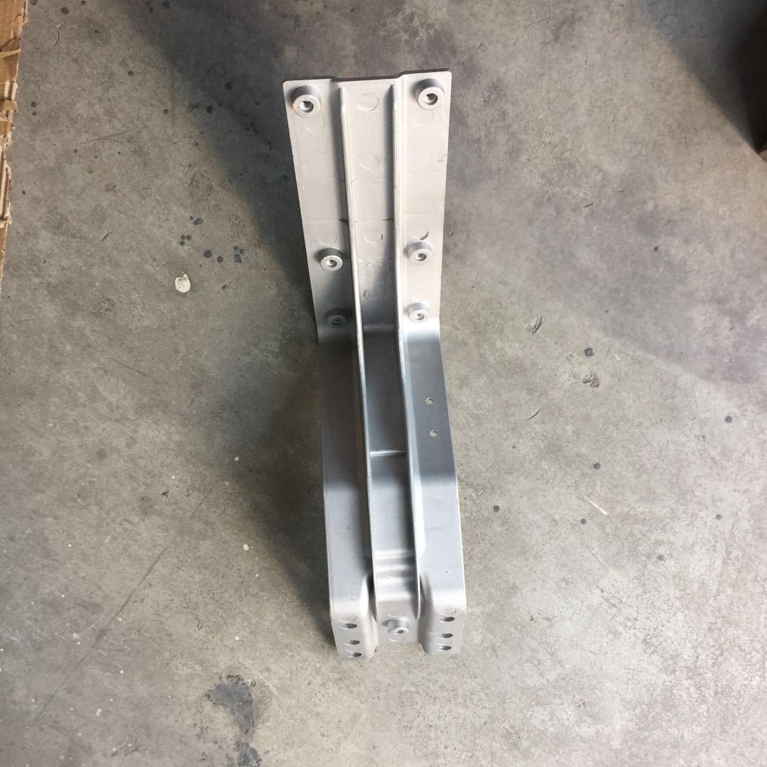 AZ1664232101高地板高位左 右支架总成3