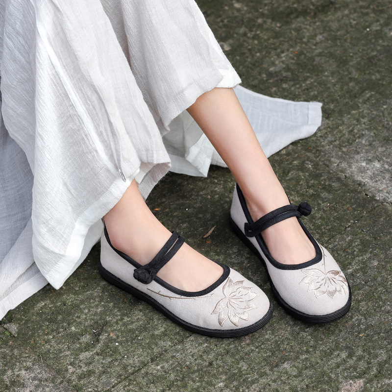 2020年春秋新款女鞋复古绣花鞋民族风茶艺服百搭原创老北京布鞋