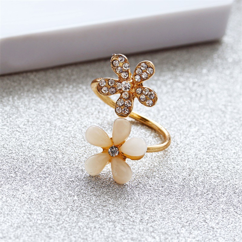 Neuer Opal Blumen Öffnungs Ring Großhandel Koreanische Version Des Mikro Diamanten Fünf-blatt-blumen Ring Koreanischer Beliebter Schmuck display picture 5