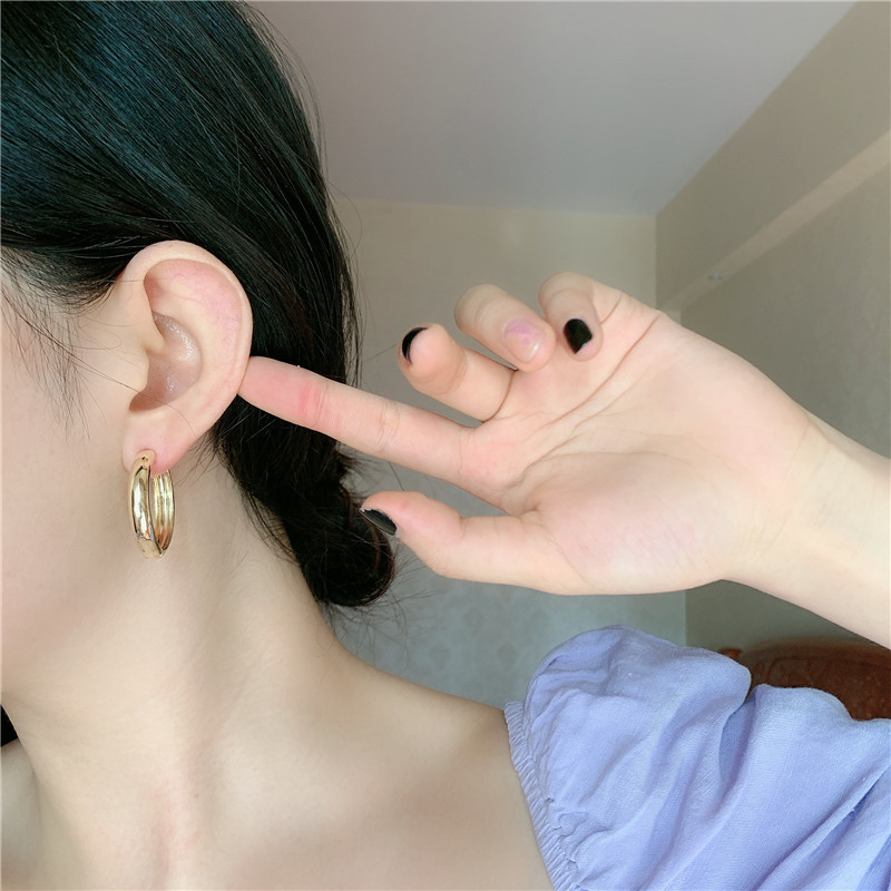 Retro Simple Circle Gold-plated Silver Non-fading Hoop Earrings Wholesale display picture 15