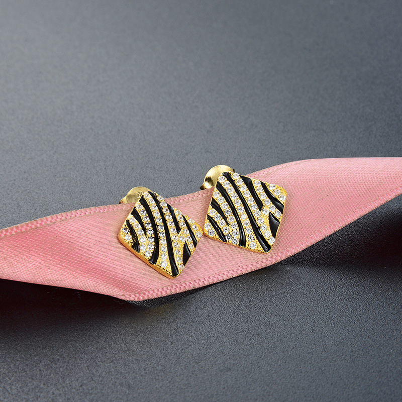 Diamante incrustado en forma de diamante dorado s925 pendientes de plata hembra estilo japonés y coreano personalidad creativa gota aceite oído joyería al por mayor