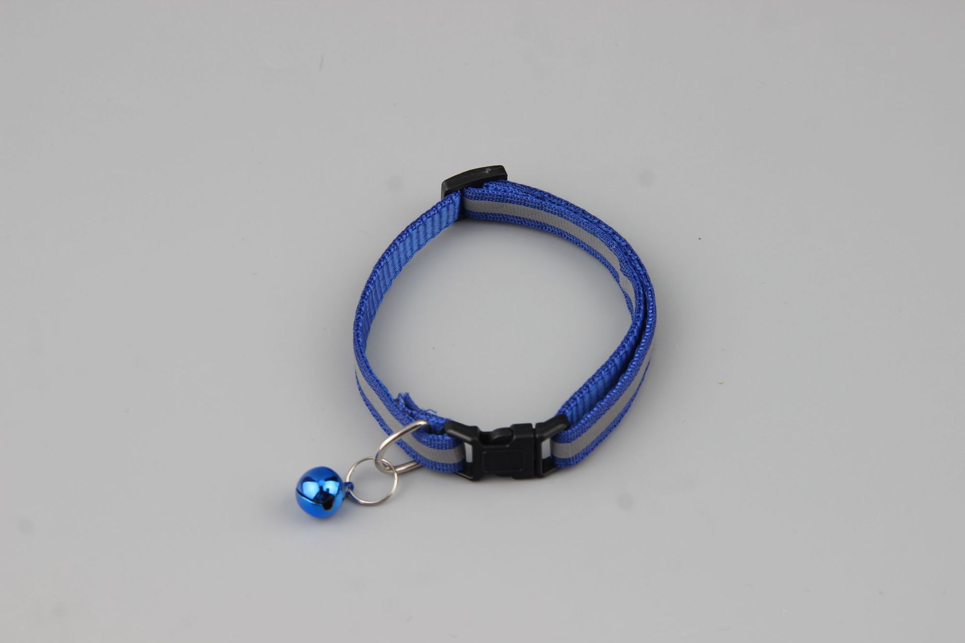 Excluso transfronterizo 1.0 Collar reflectante con hebilla negra para mascotas Parche para perros Collar de campana Collar para gatos Spot al por mayor