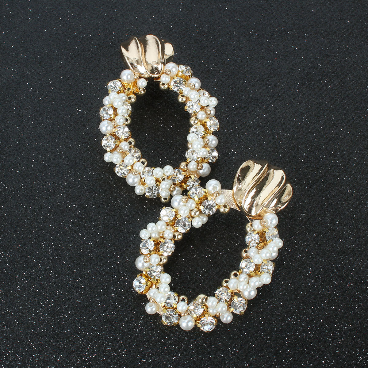 Pearl Oval Earrings Vintage Metal Handmade Rhinestone Earrings Wholesale display picture 4