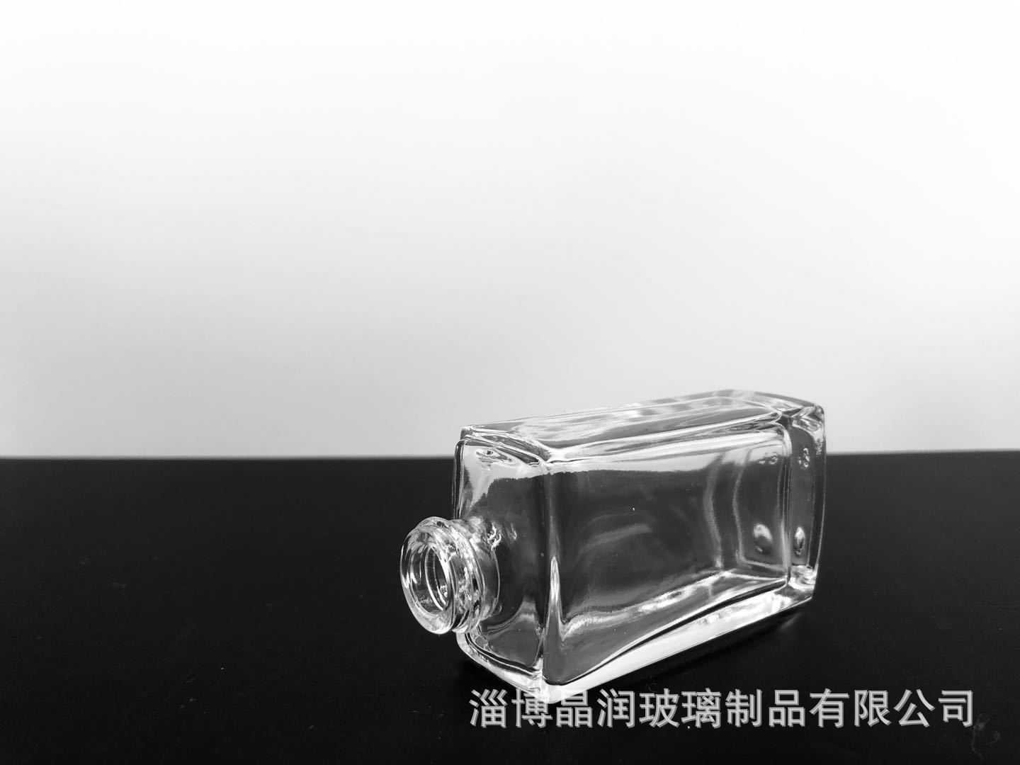 寻找玻璃瓶生产厂家：行业趋势与选择指南
