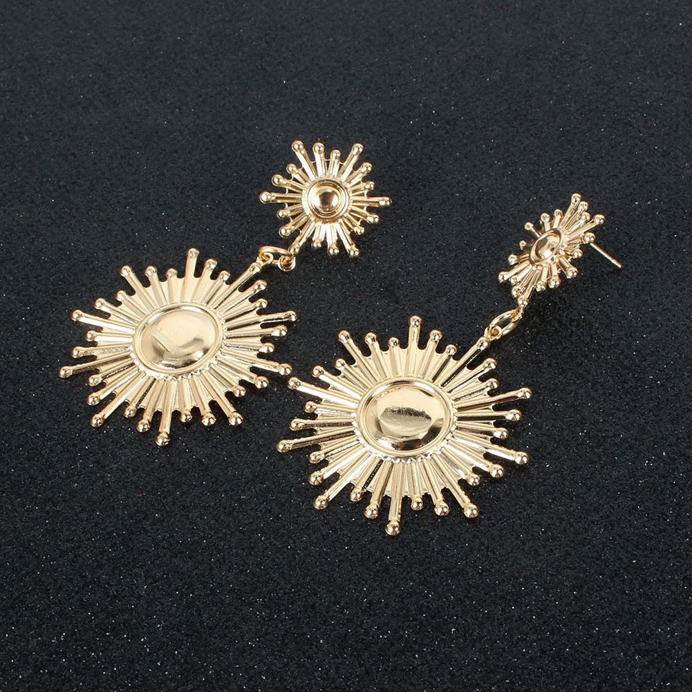 Korean Geometric Alloy Long Sun Flower Earrings Wholesale display picture 5