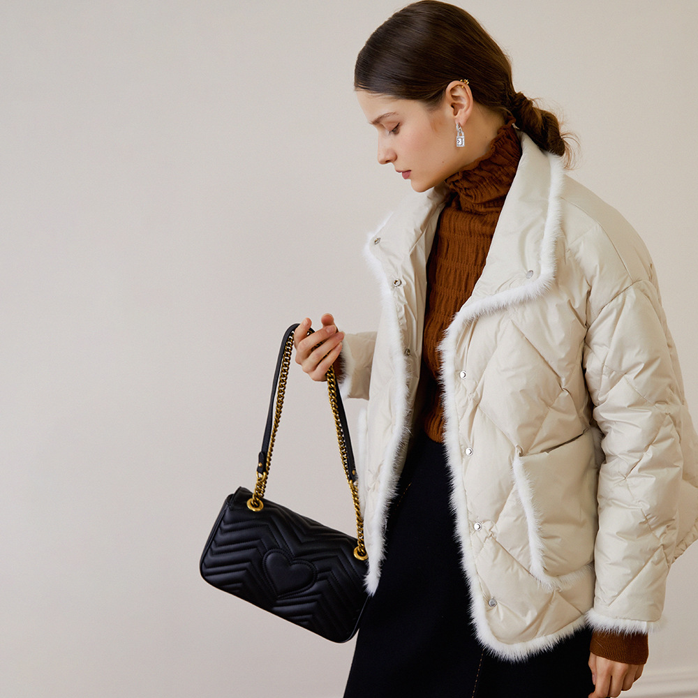 平湖批发品质水貂毛90白鸭绒轻便型羽绒服女2020冬季新款菱格外套|ru