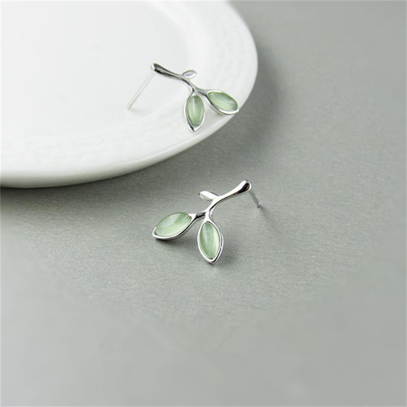 Simple Green Opal Leaf Earrings display picture 2