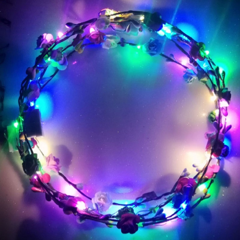 Las pequeñas actividades de microempresas empujan el código de escaneo para enviar regalos debajo de la línea roja en línea, regalos prácticos, pequeños drenadores, artefactos creativos