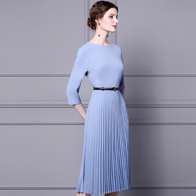 White collar temperament with medium and long waistband to show thin pleated skirt