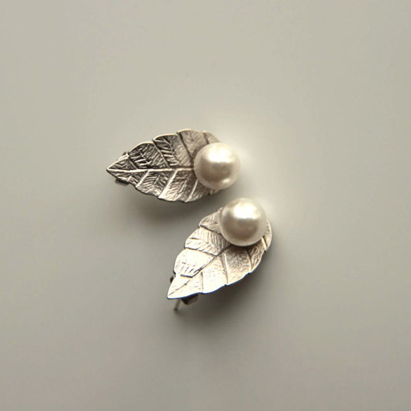 Bohemian Beautiful Pearl Leaf Stud Earrings Exquisite European And American Earrings display picture 3