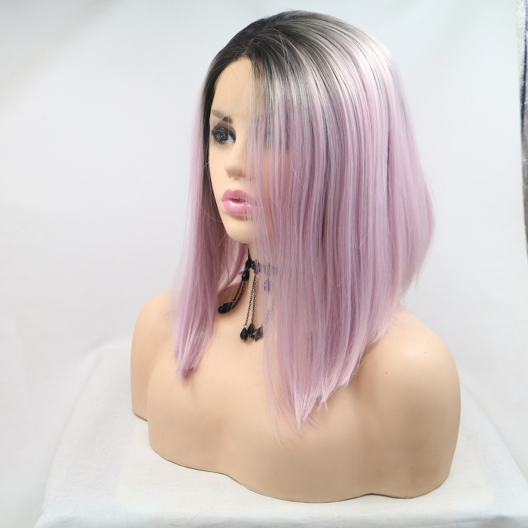 Comercio exterior Moda europea y americana Peluca de fibra química Mujer Púrpura Cabello corto Cabello rizado Hada de seda de alta temperatura al por mayor