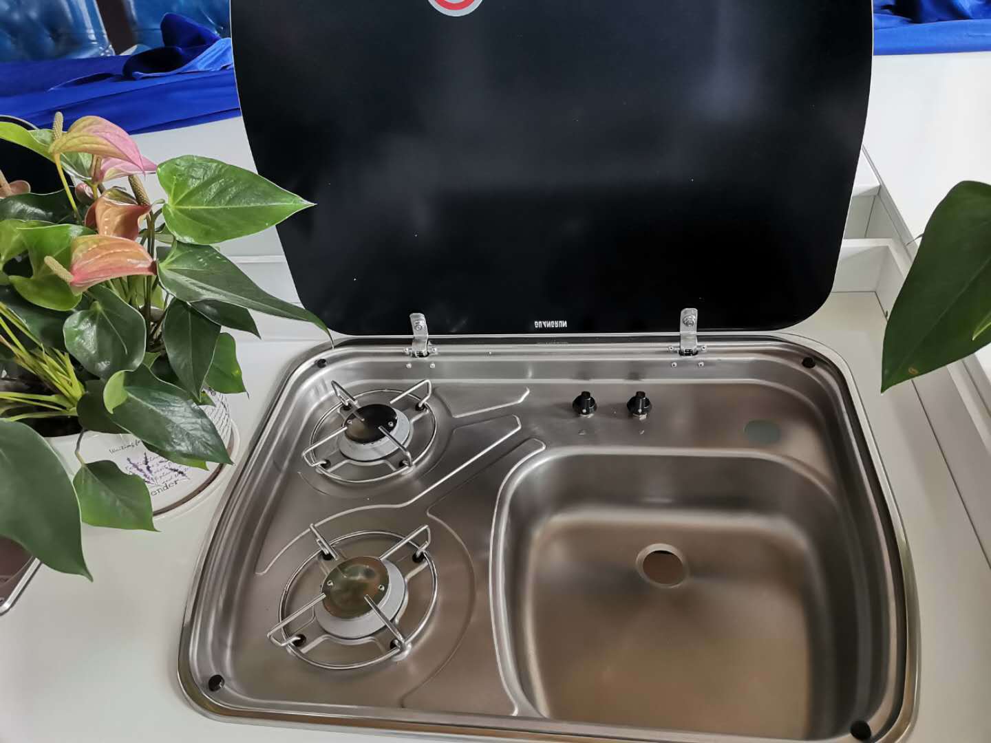 Venta directa de fábrica Estufa de gas RV Accesorios de yate RV con tapa de vidrio Fregadero Estufa de gas GR-588