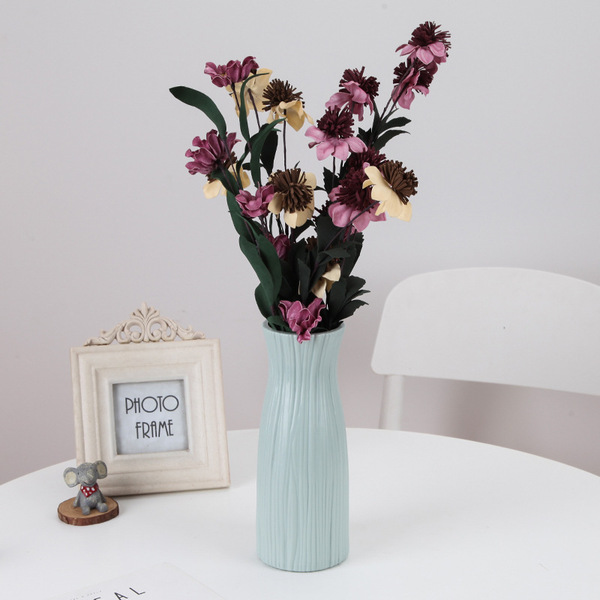 Vase of the living room flower arrangement
