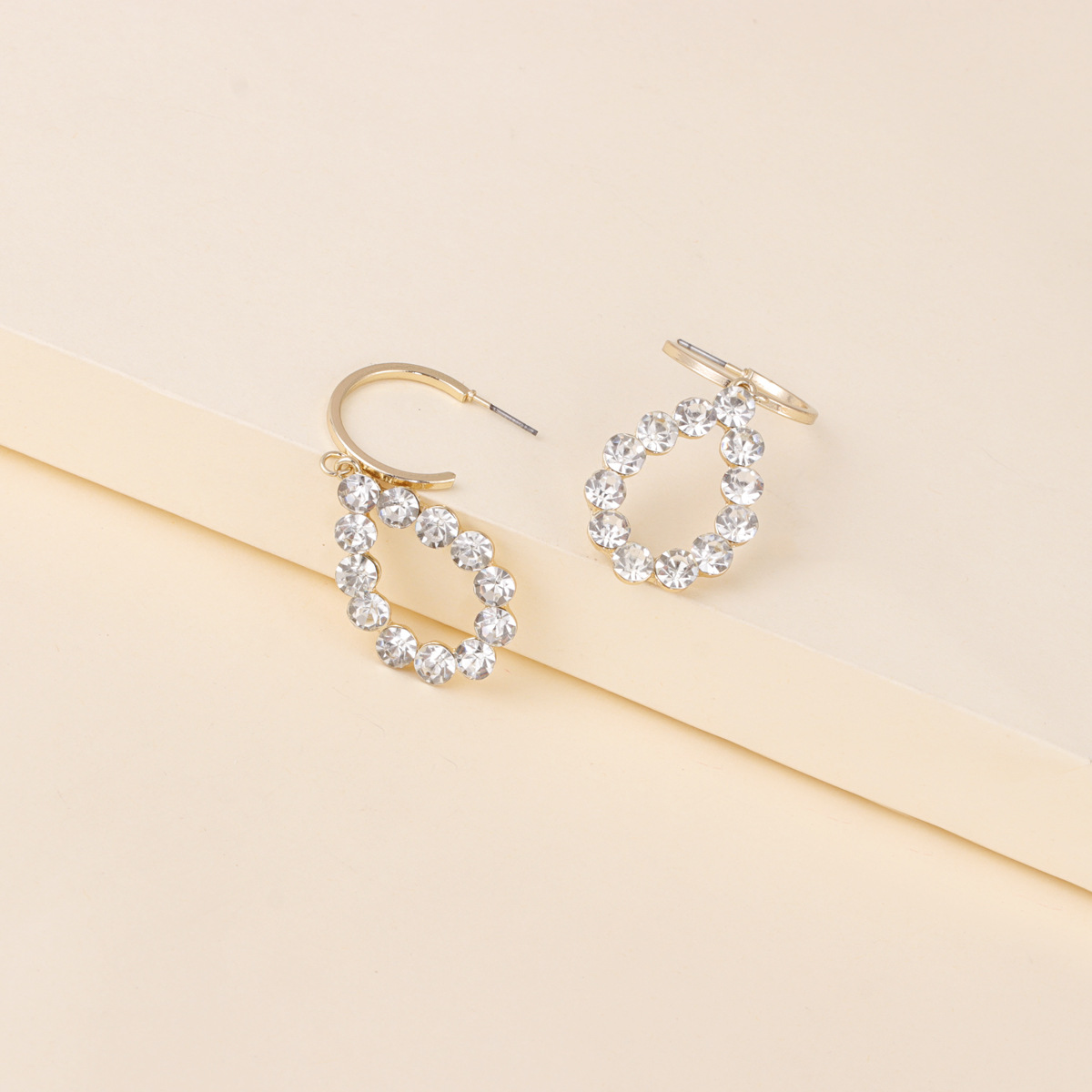 Koreanische Neue Mode Volle Diamant Ovale Geometrische Stern Ohrringe display picture 3