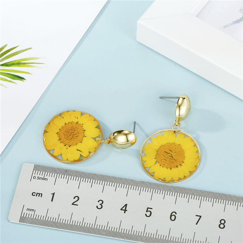 Jewelry Dried Flower Earrings Resin Earrings Eternal Flower Earrings Epoxy Chrysanthemum Earrings display picture 3