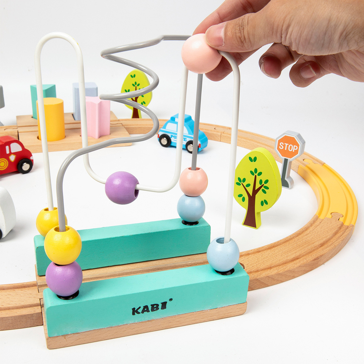 Pequeño traje de pista de tren cuentas redondas tren de madera ensamblado niño juguete educativo pista 3-4 años de edad juguete ferroviario de alta velocidad