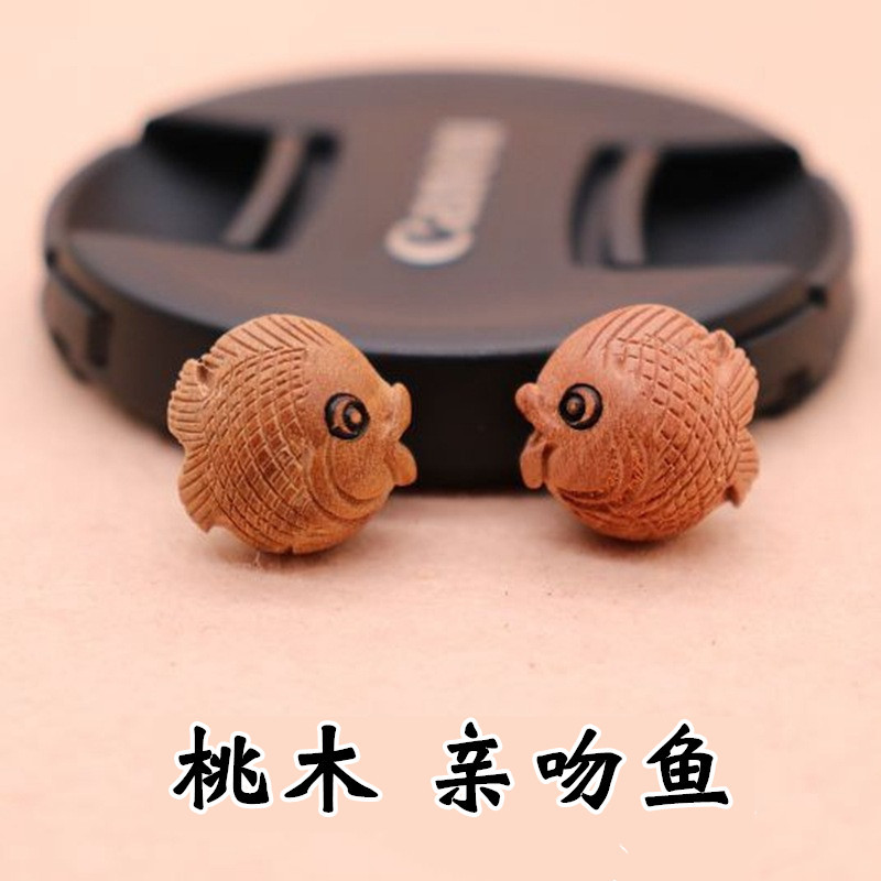 亲吻鱼 桃木雕刻饰品 diy宝宝 情侣手链 新款桃木儿童吊坠 亲亲鱼