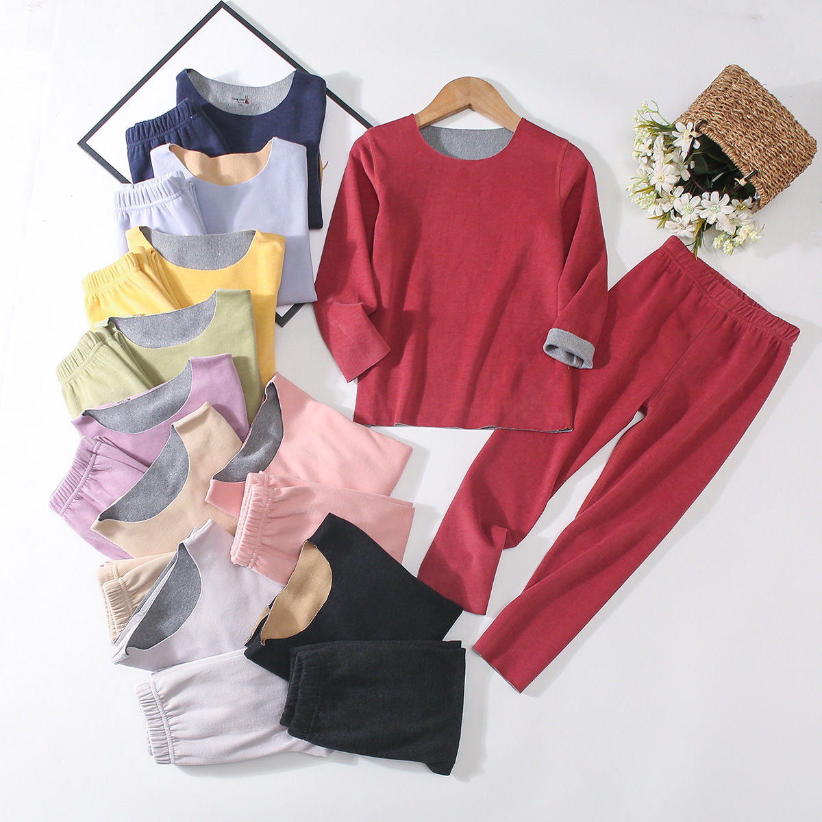 children De Rong Suits Derong suit Autumn and winter Plush Primer Suits fever No trace keep warm Close