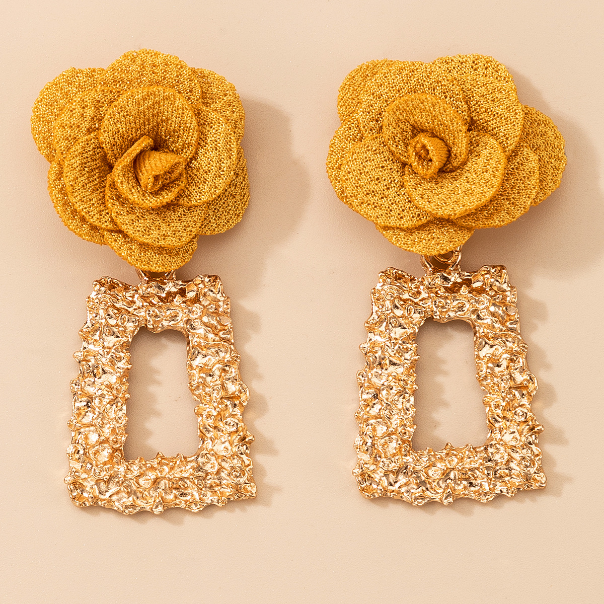 Aretes Cuadrados De Flores En Relieve Con Flores Tridimensionales Retro display picture 1