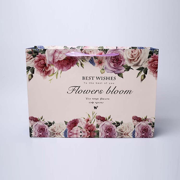 纸质手提袋适用于服装类包装，颜色尺寸款式可定制