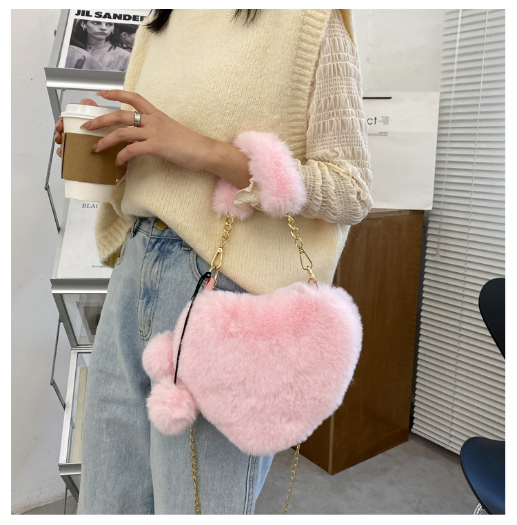 Cute Plush Heart-shaped Shoulder Bag display picture 6
