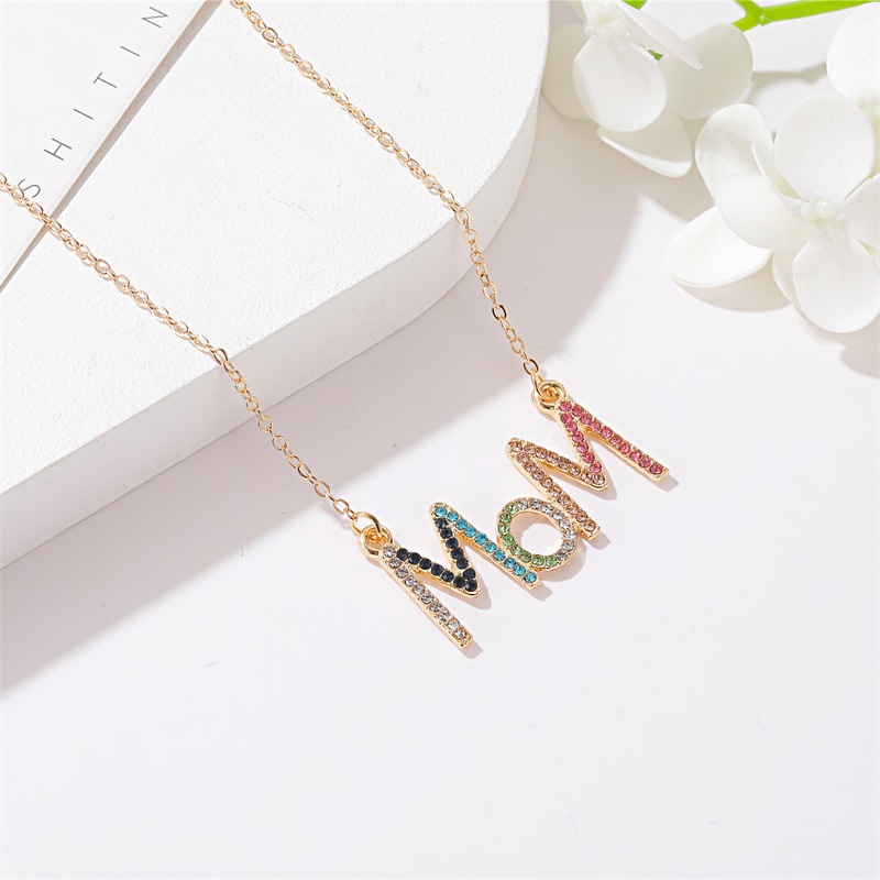 Mother&#39;s Day New Fashion Diamond Diamond Mom Letter Necklace Simple Color Diamond Clavicle Chain Wholesale display picture 4