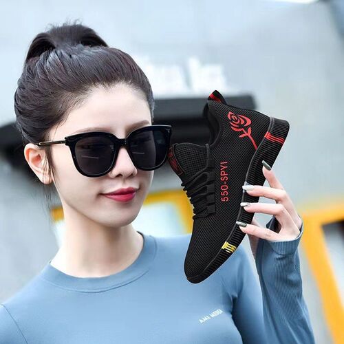 Trendy shoes, new women's single shoes, sports shoes, old Beijing walking shoes, student shoes, first-hand supply street stall shoes