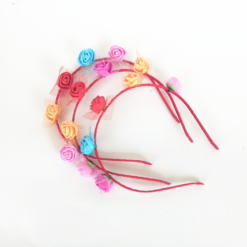 Las pequeñas actividades de microempresas empujan el código de escaneo para enviar regalos debajo de la línea roja en línea, regalos prácticos, pequeños drenadores, artefactos creativos