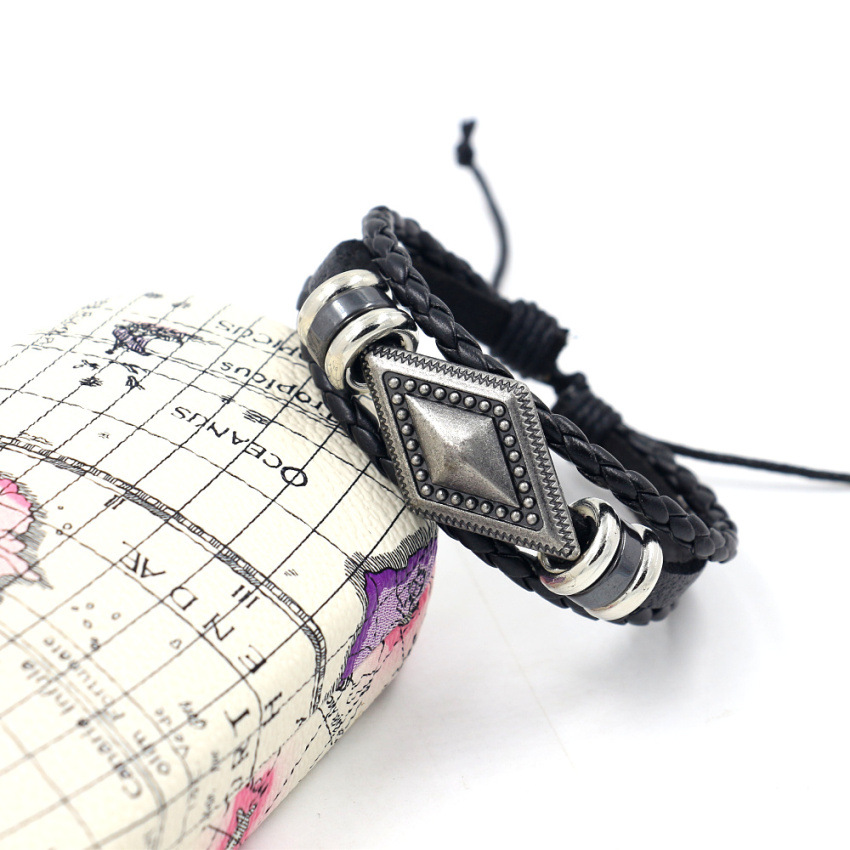 Europäisches Und Amerikanisches Einfaches Retro-gewebtes Rindsleder Armband Grenz Überschreitende Quelle Diy Geometrisches Diamant-herren-leder Armband Armband display picture 4