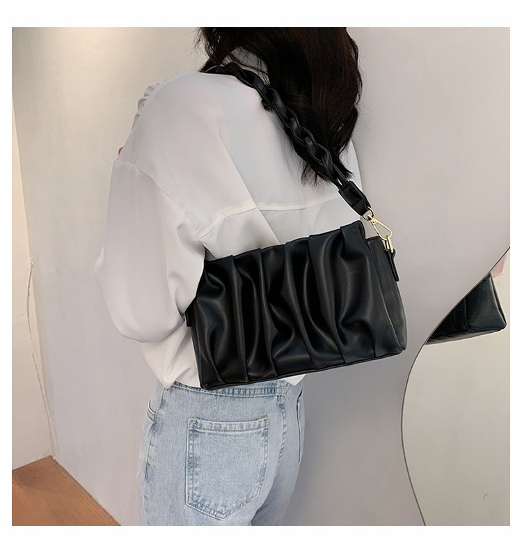 Women's Fashion Solid Color Soft Surface Chain Fold Square Magnetic Buckle Shoulder Bag Pu Leather Shoulder Bags display picture 1