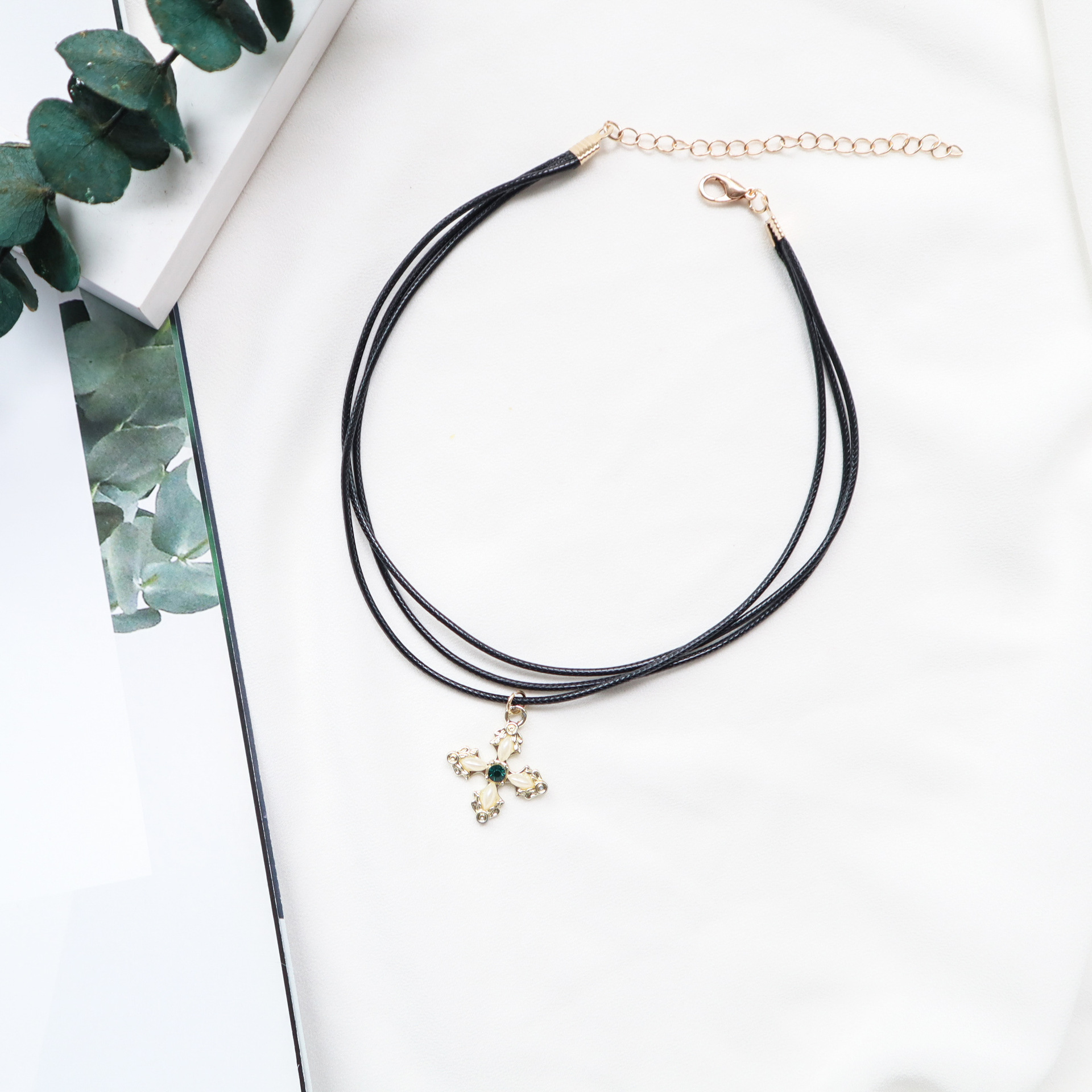 跨境饰品批发十字架吊坠三层蜡线项圈Choker颈链短款锁骨链项链女|ru