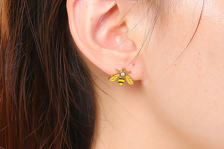 Kalen Ornament New Fashion Popular Titanium Steel Bee Clavicle Women Necklace Animal Accessories Set