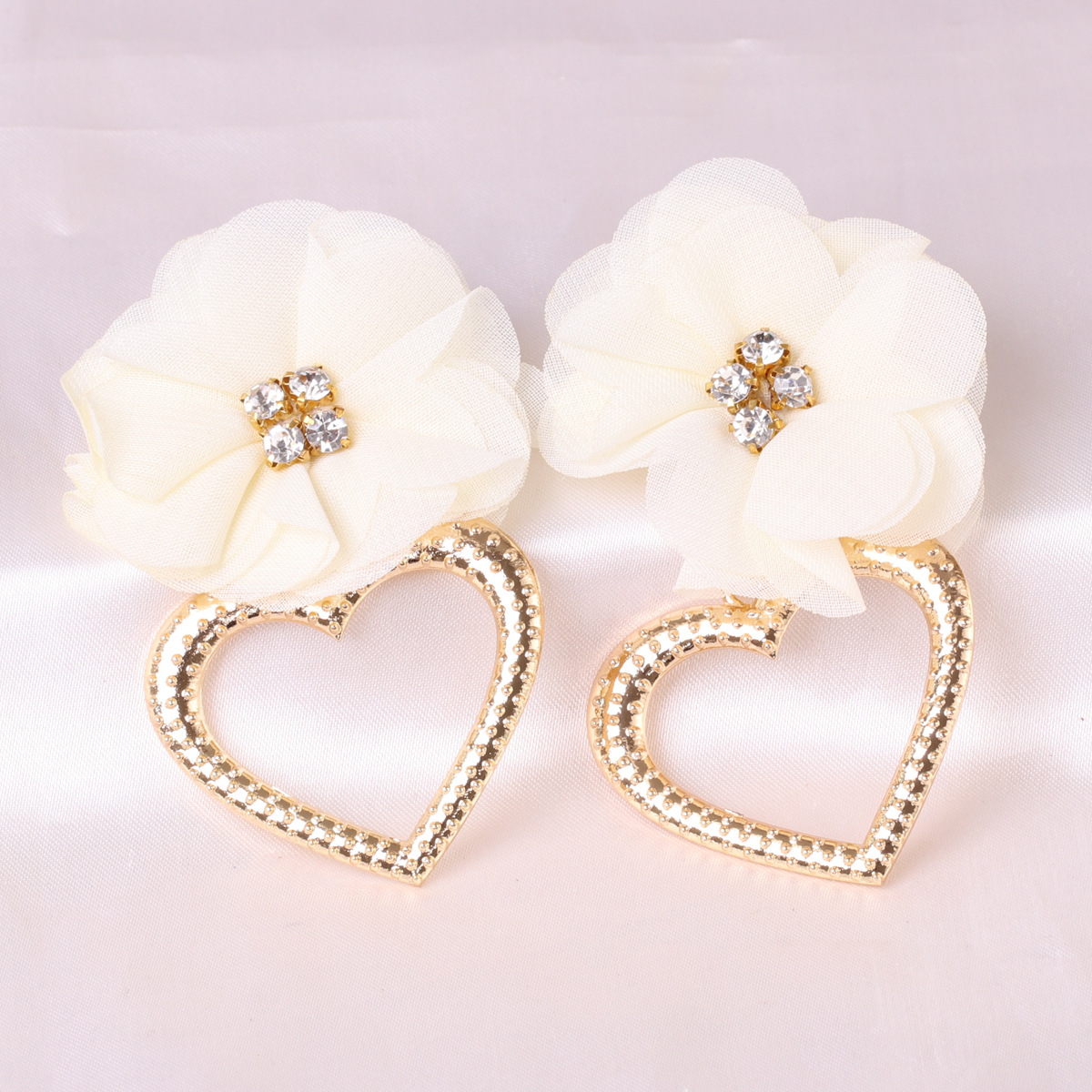 Fashion Exaggerated Heart-shaped Alloy Brand Women's Flower Earrings display picture 5