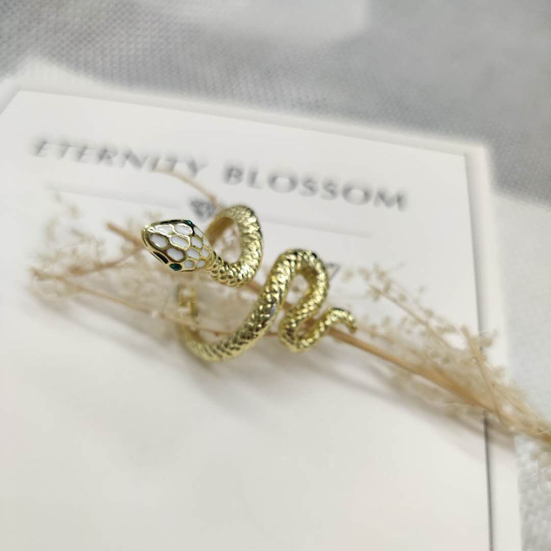 �¿�ŷ���������� ���Ÿ��Լ�Լ�������ڽ�ָ �ɵ����߽�ָ��Ů��