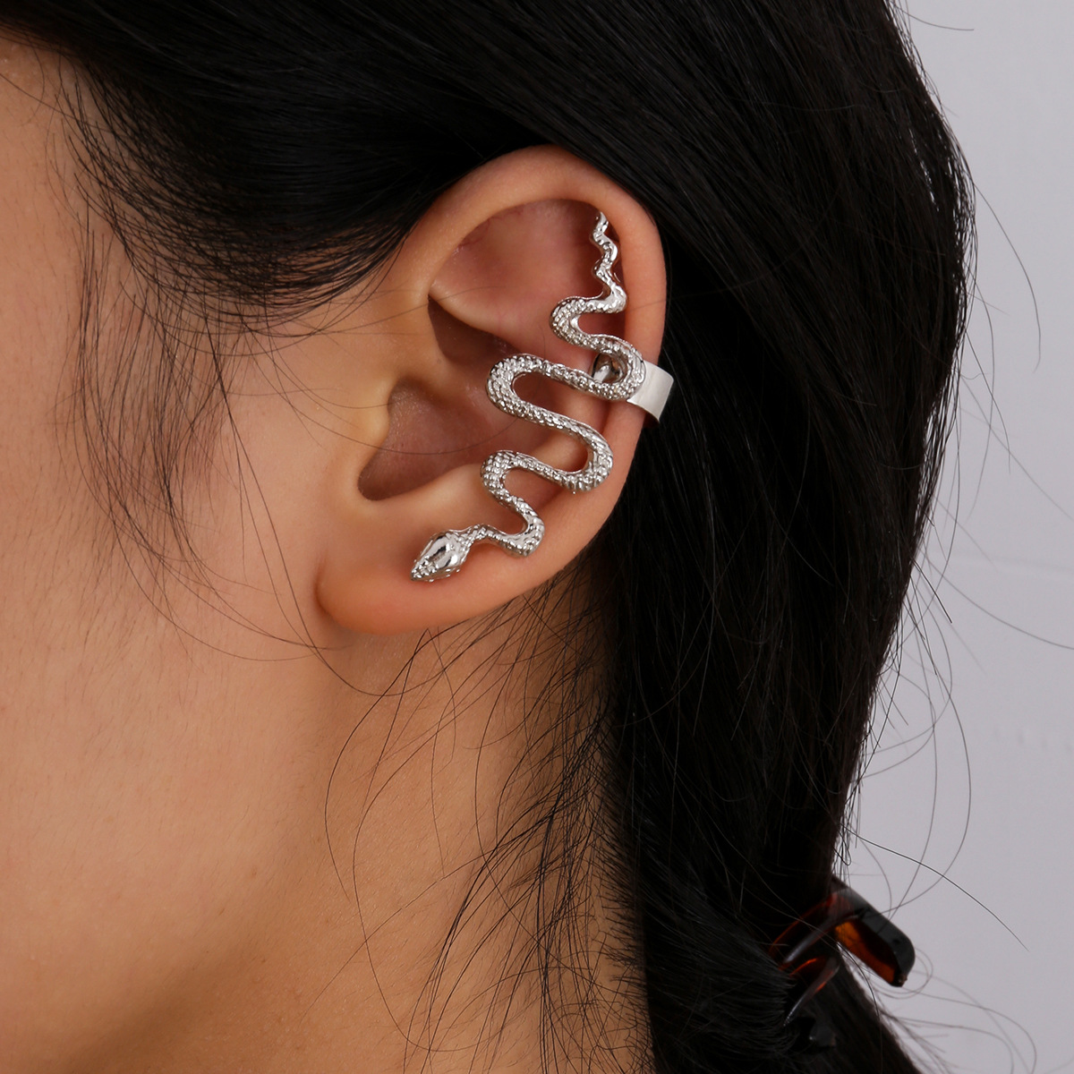 Fashion Simple Autumn New Alloy Retro Snake-shaped Alloy Ear Clip For Women display picture 4
