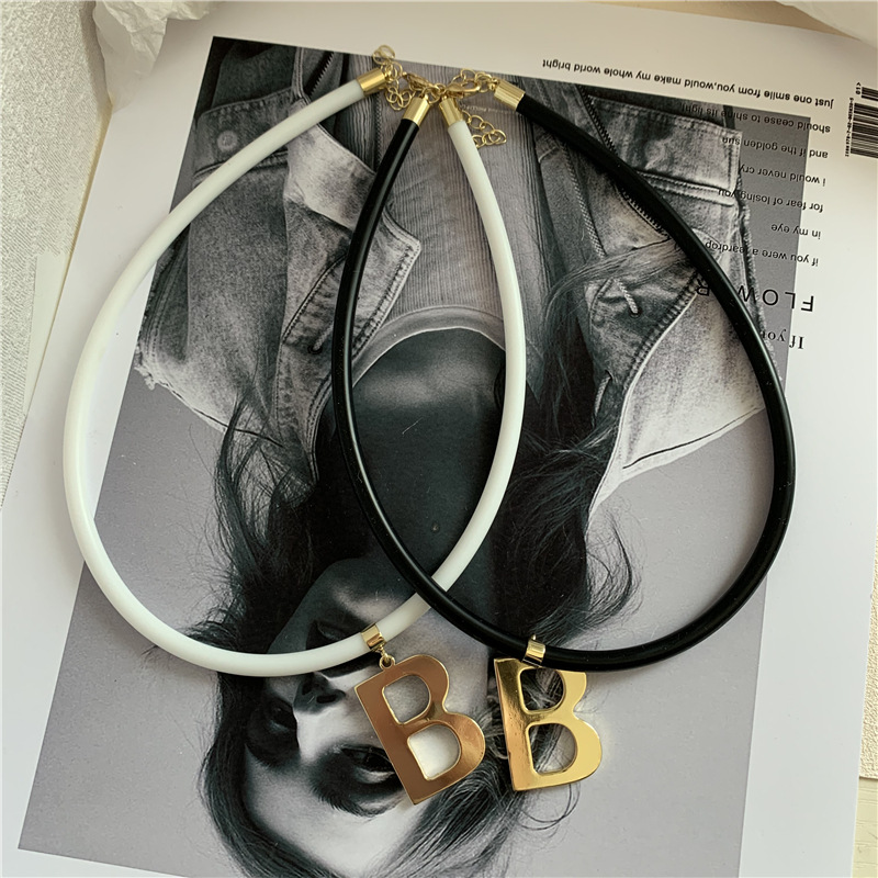 Korea The New Black And White Leather Rope Ring B Letter Pendant Choker Collar Ring Earrings Wholesale Nihaojewelry display picture 6