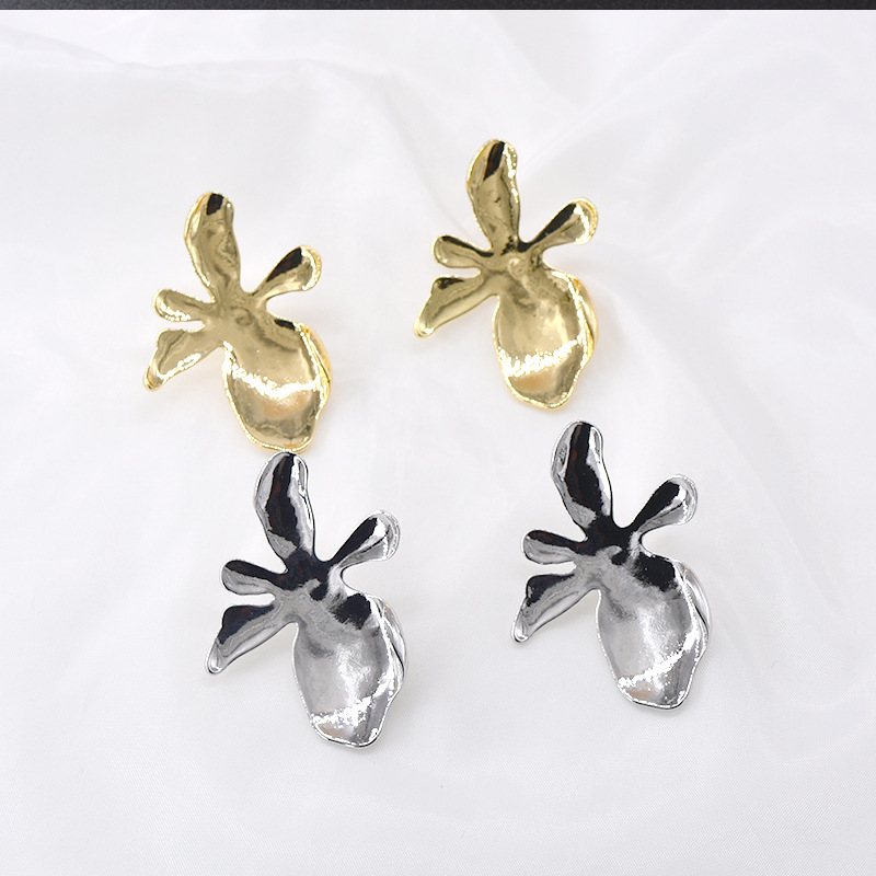 925 Silver Needle Hypoallergenic Maple Leaf Metal Retro Earrings  Baroque Fashion  Earrings  Nihaojewelry Wholesale display picture 6