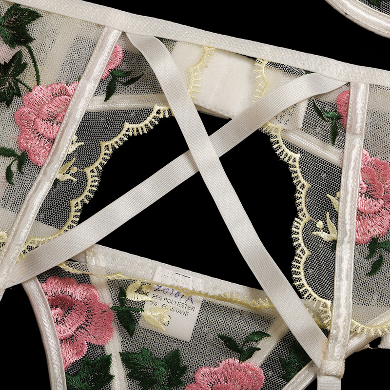 Conjunto de lencería de liga transparente de malla bordada con rosas NSWY45240