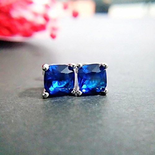 Xiaohongshu sapphire four-prong earrings, fashionable starry sky blue diamond earrings, square blue crystal earrings for women