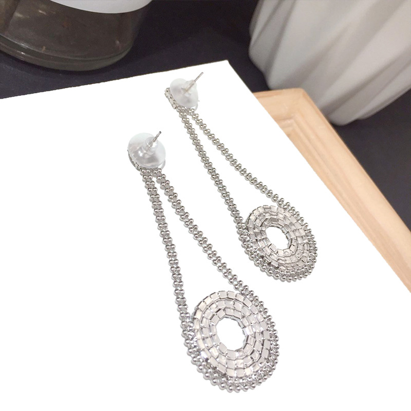 Nouvelle Mode Coréenne Pleine Tendance Diamant Cercle Sauvage Boucles D&#39;oreilles En Alliage Classique Pour Les Femmes Nihaojewelry display picture 3