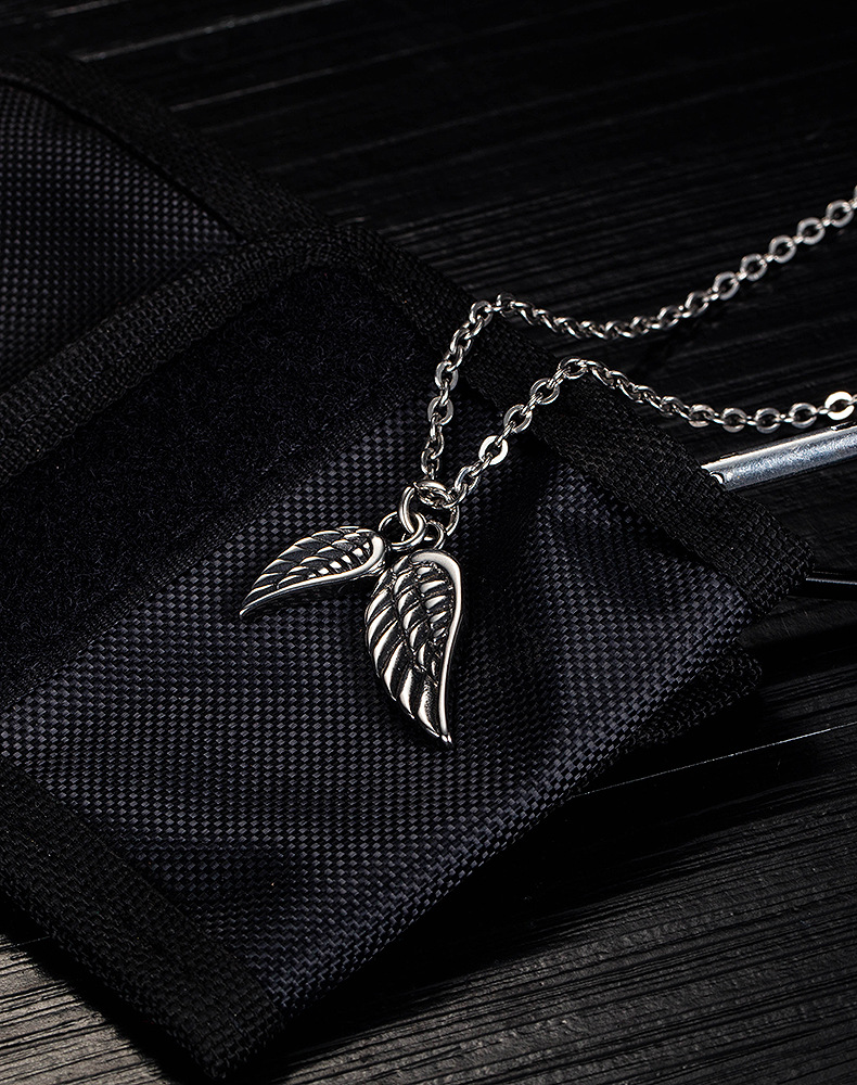 Hot Sale Men's Feather Necklace Hip-hop Trend Titanium Steel Angel Wings Necklace Wholesale display picture 6