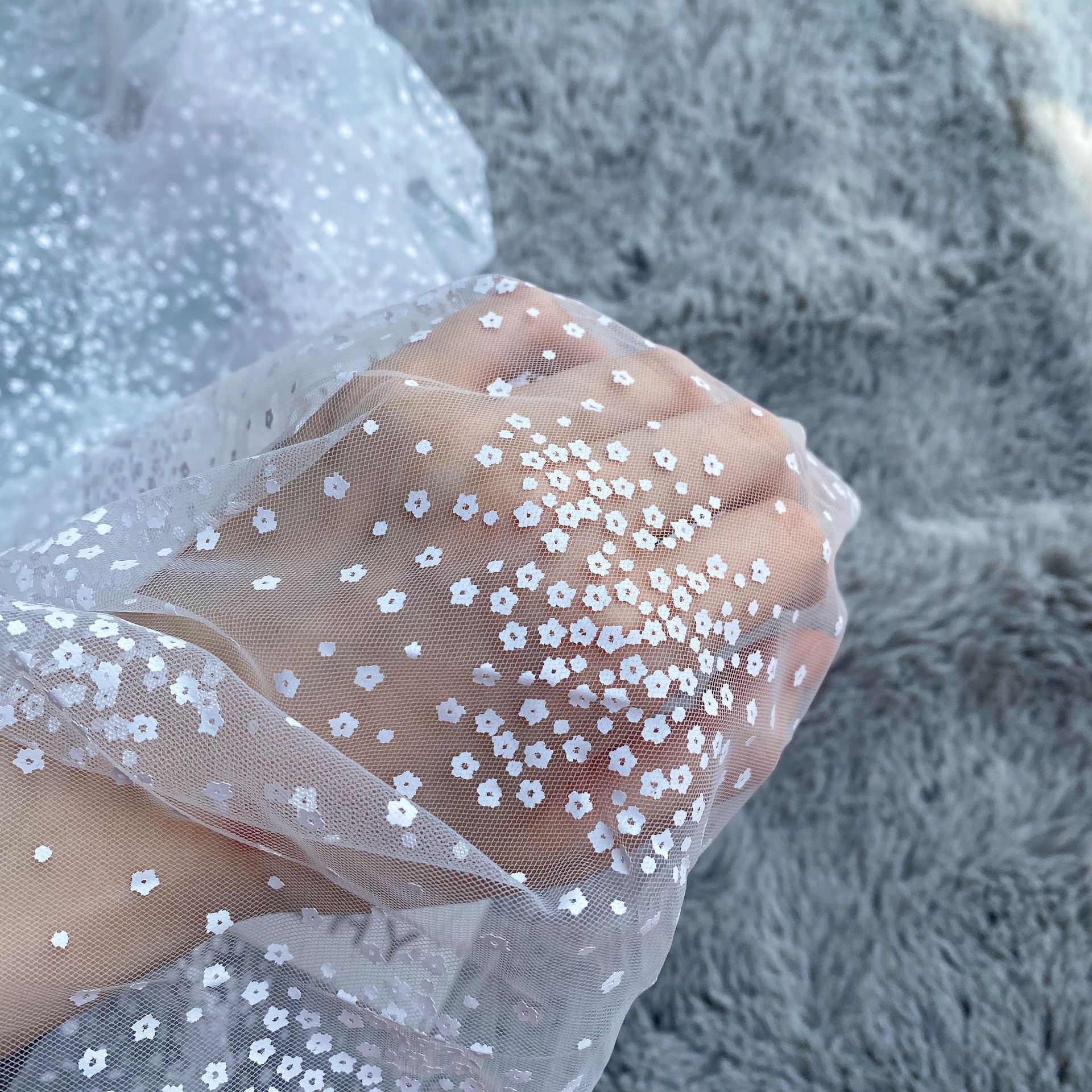 Malla pequeña flor de ciruelo pegamento impresión súper densa tela de malla pequeño copo de nieve pegamento malla ropa para niños Hanfu tela