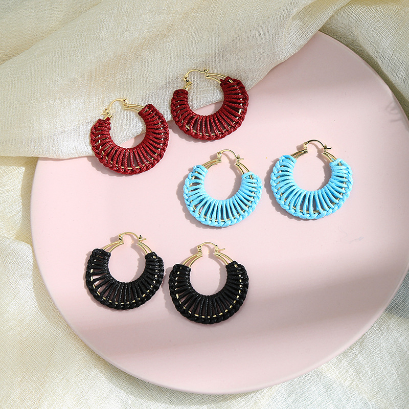 Design Créatif Tissé À La Main Ligne Boucles D&#39;oreilles Tempérament Net Boucles D&#39;oreilles Rouges Simples Boucles D&#39;oreilles Géométriques Sauvages En Gros display picture 2