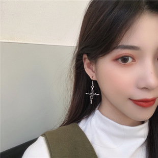 ���԰����}������Ů��õ�廨ʮ�ּܶ��h���ĵϾW�t��ᔶ��AŮ�W��